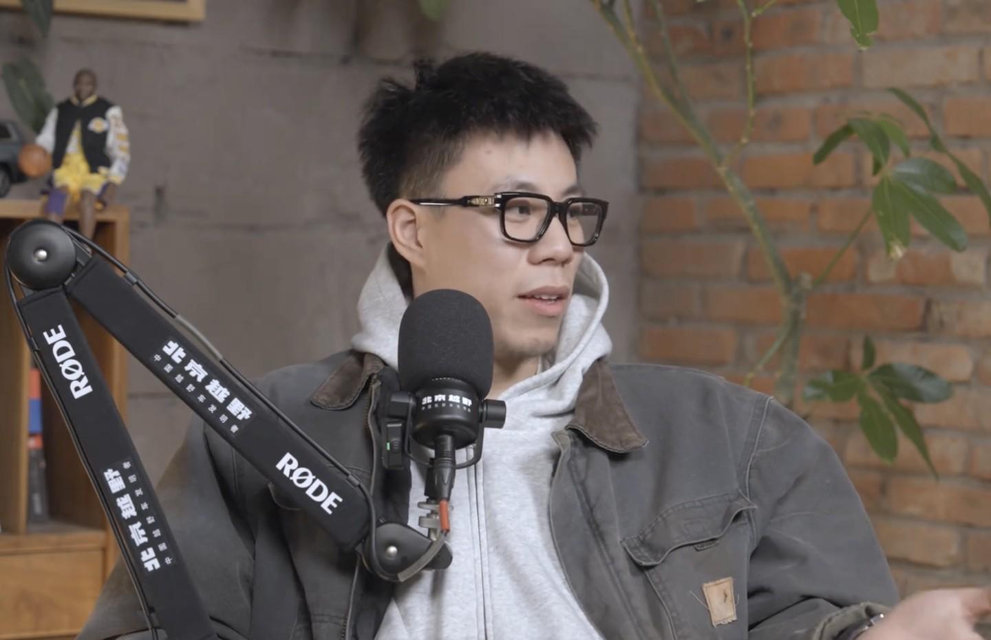 张镇麟:在美国高中打球时被歧视只能睡凳子,只有自己强大才能让他们折服