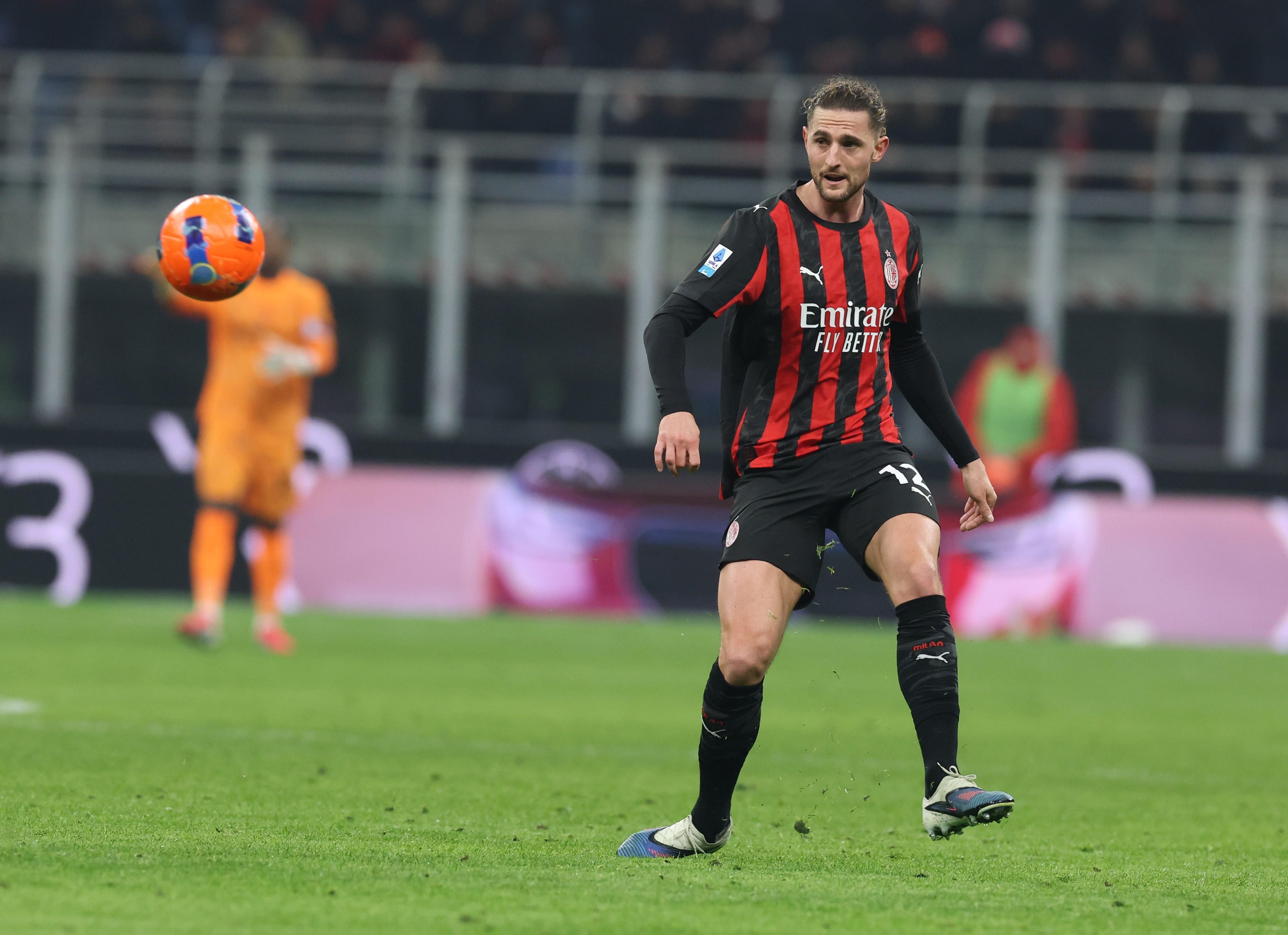 跟队记者:拉比奥脚部伤势明显好转,能出战佛罗伦萨