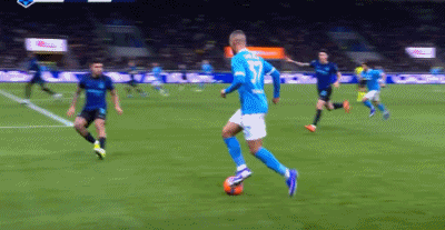 第28分钟,麦克托米奈门前抢点推射破门,那不勒斯1-1扳平国米